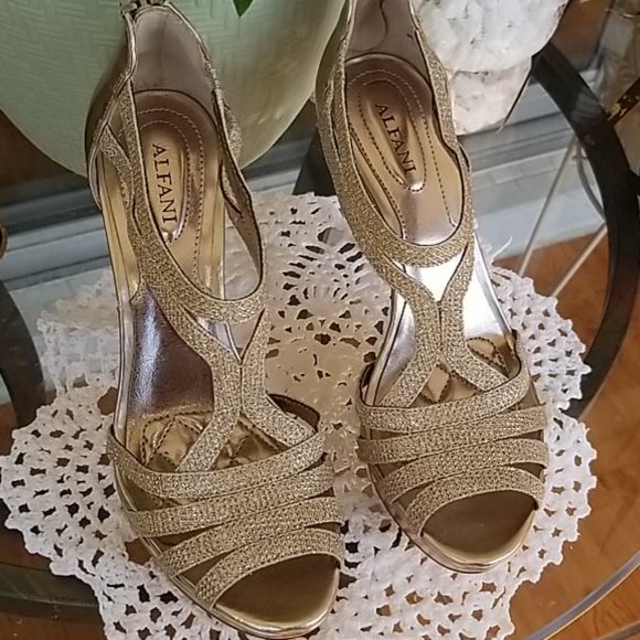 COPY - Alfani Gold flash glitter heels NWOT - Picture 4 of 10